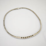 Elegantes Collier aus Silber mit sieben Saphiren in Altschliff