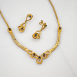 Vergoldetes Schmuckset mit neun edlen Saphiren in Brilliantschliff
