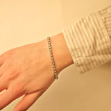Elegantes Armband aus Silber mit Glassteinen