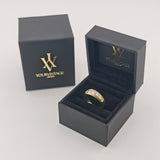 Ring aus Gold mit Diamantreihe