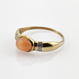Filigraner Goldring mit Mondstein-Cabochon