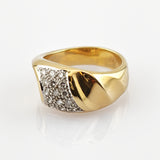 Eleganter Goldring mit 15 Diamanten