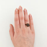 Stilvoller geschwungener Ring aus Gold mit 15 Granaten