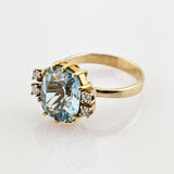 Eleganter Goldring mit Blauen Topas und Diamanten