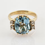 Eleganter Goldring mit Blauen Topas und Diamanten
