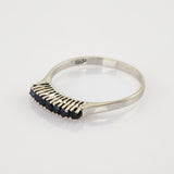 Eleganter Weißgold-Ring mit 7 blauen Spinellen