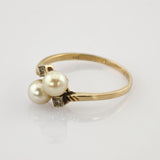 Moderner Goldring mit Perlen und Diamanten