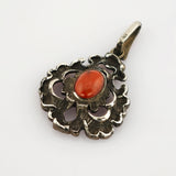 Silberanhänger mit rotem Korallen-Cabochon