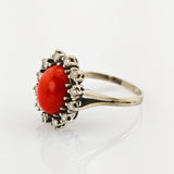 Weißgold Ring mit Korallen-Cabochon und Diamanten