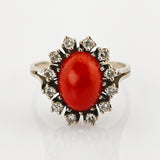 Weißgold Ring mit Korallen-Cabochon und Diamanten