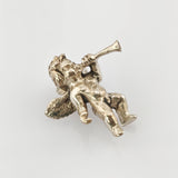 Anhänger Silber Putto mit Trompete im Stil des Barock