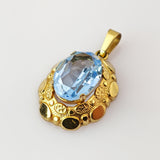 Ornamentaler Anhänger aus Gelbgold mit Aquamarin