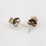 Silber-Ohrstecker mit funkelnden Steinen