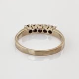 Weißgoldring mit fünf roten Spinellen