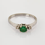 Weißgoldring mit Smaragd und Brillanten