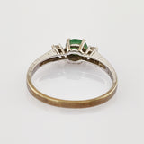 Weißgoldring mit Smaragd und Brillanten
