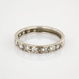 Weißgoldring mit Diamanten im Stil klassischer Memoire-Ringe