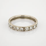 Weißgoldring mit Diamanten im Stil klassischer Memoire-Ringe