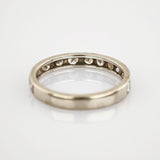 Weißgoldring mit Diamanten im Stil klassischer Memoire-Ringe