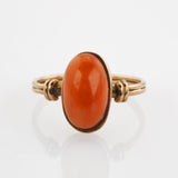 Goldring mit Jaspis Cabochon im Stil der Moderne