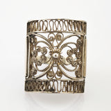 Silberner Filigranring mit kunstvollen Blumen- und geometrischen Mustern, Vintage-Schmuck.