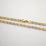 Zweifarbige Metallkette mit gold- und silberfarbenen flachen Gliedern und mittigem Karabinerverschluss.